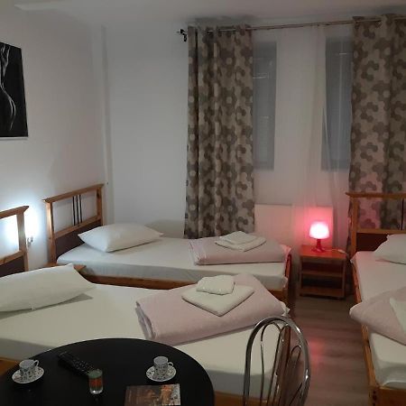 Carol 51 Hostel Bucharest Exterior photo