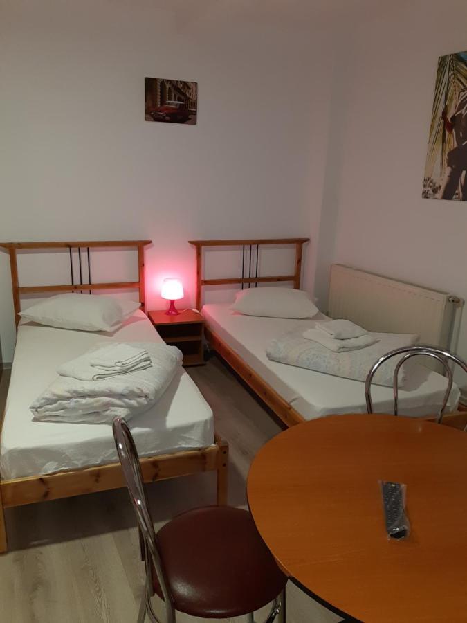 Carol 51 Hostel Bucharest Exterior photo