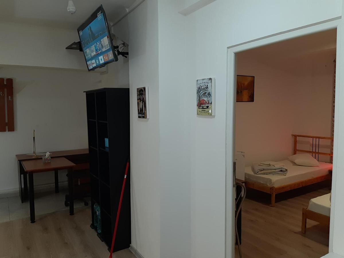 Carol 51 Hostel Bucharest Exterior photo