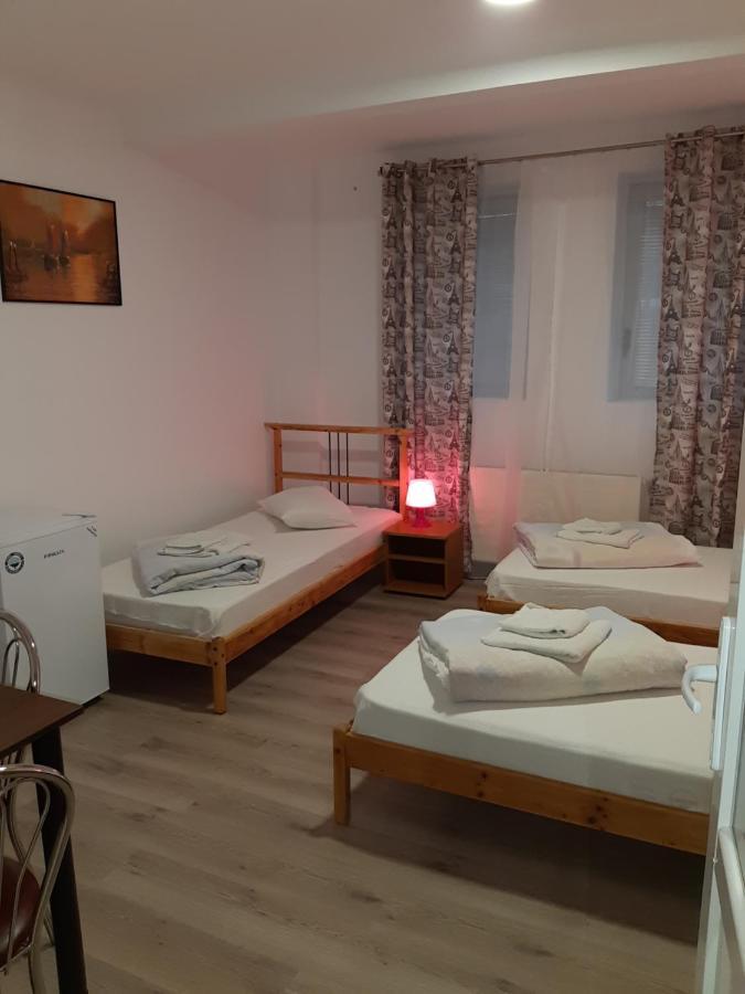 Carol 51 Hostel Bucharest Exterior photo