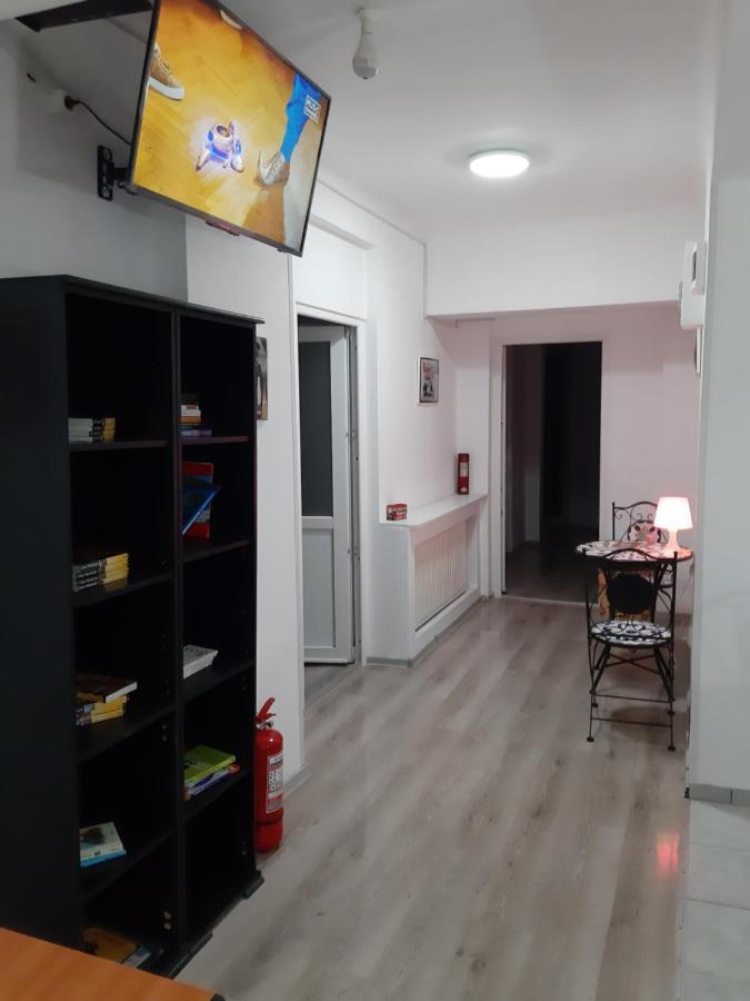 Carol 51 Hostel Bucharest Exterior photo