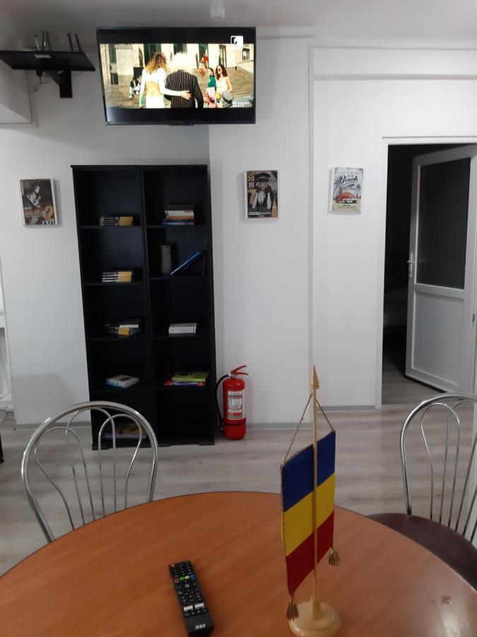 Carol 51 Hostel Bucharest Exterior photo